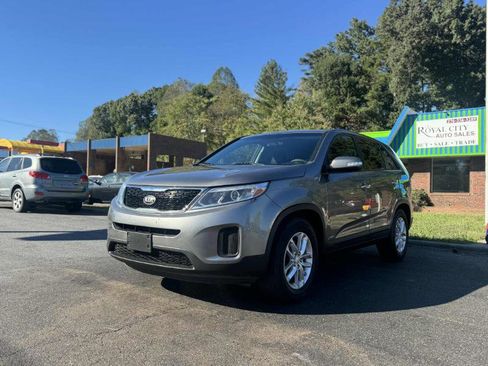 Used 2014 Kia Sorento LX image 1