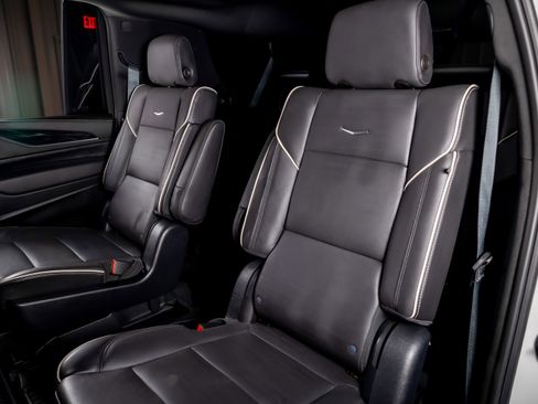 Used 2023 Cadillac Escalade ESV Sport w/ LPO, ONYX Package AWD/4WD image 21