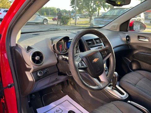 Used 2015 Chevrolet Sonic LT image 10