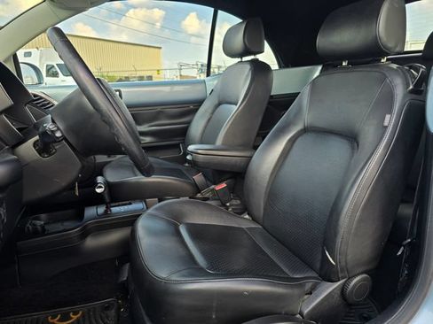 Used 2010 Volkswagen Beetle Convertible FWD image 10
