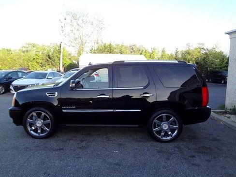 Used 2011 Cadillac Escalade Premium image 9