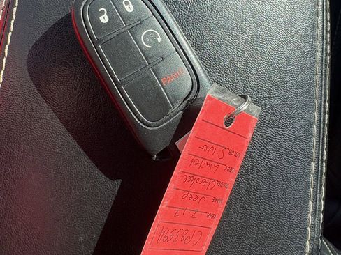 Used 2017 Jeep Cherokee Limited image 26