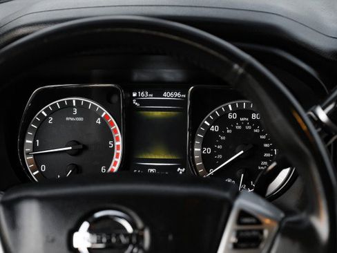 Used 2017 Nissan Titan SV image 13