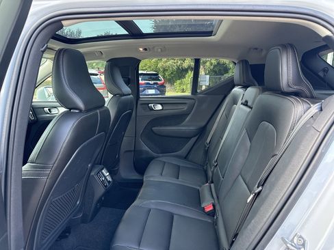 Used 2020 Volvo XC40 T5 Momentum image 16