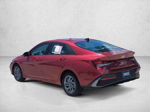 Used 2024 Hyundai Elantra SEL FWD image 7