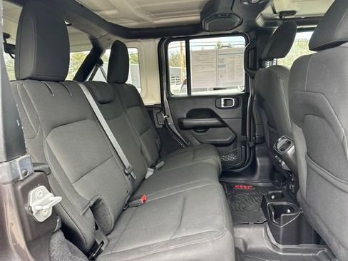 Used 2018 Jeep Wrangler Unlimited Sahara w/ Cold Weather Group image 22