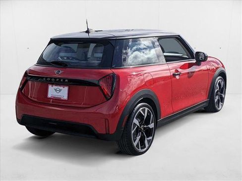 Used 2025 MINI Cooper 2-Door Hardtop image 2