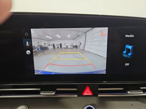 Certified 2024 Hyundai Elantra SEL image 22