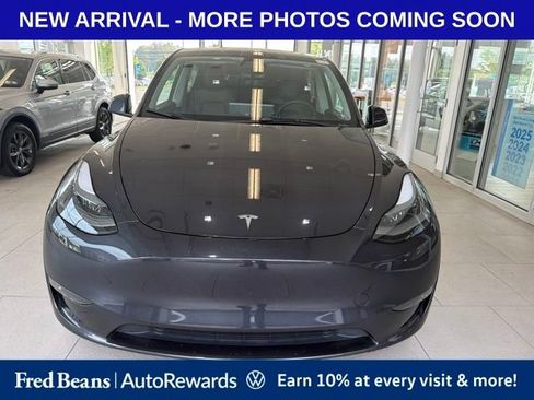 Used 2024 Tesla Model Y Long Range AWD/4WD image 2