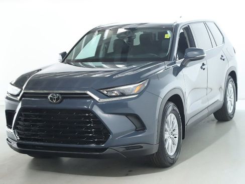 Used 2024 Toyota Grand Highlander XLE image 4