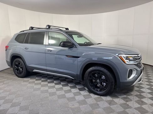 Used 2024 Volkswagen Atlas Peak Edition SEL image 7