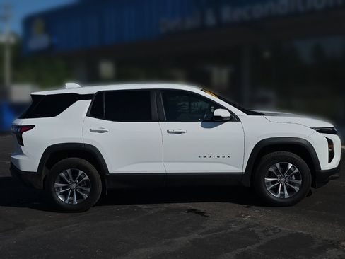 Used 2026 Chevrolet Equinox LT AWD/4WD image 8