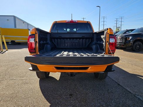New 2026 GMC Canyon AT4 w/ AT4 Premium Package image 4