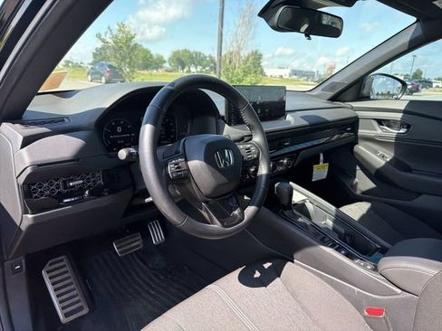 Used 2025 Honda Accord Sport image 11