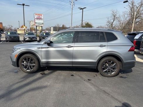 Used 2024 Volkswagen Tiguan SE image 10