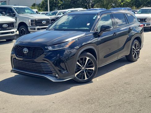 Used 2021 Toyota Highlander XSE FWD image 37