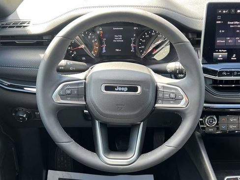 Used 2026 Jeep Compass Limited AWD/4WD image 13