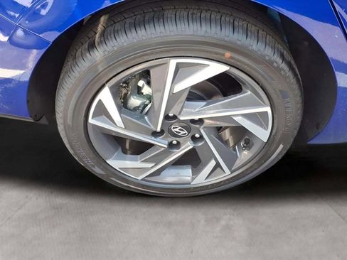 New 2025 Hyundai Elantra Limited image 15