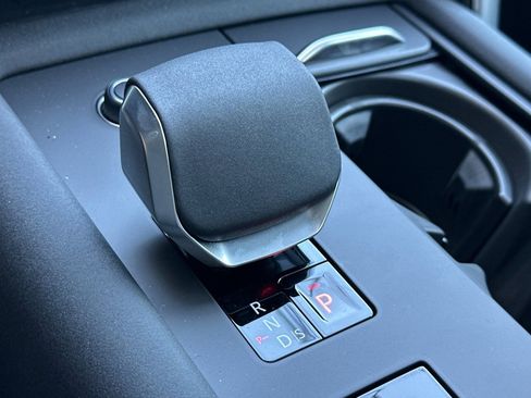 New 2026 Land Rover Discovery S image 23