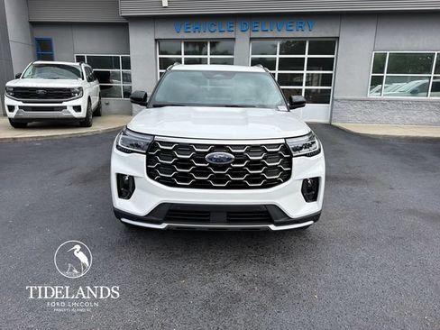 New 2026 Ford Explorer Platinum RWD image 2
