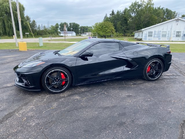 Used 2021 Chevrolet Corvette Stingray Premium Conv w/ Z51 Performance Package RWD image 2