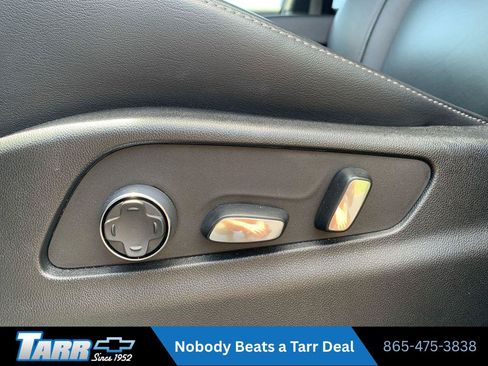 Used 2025 Cadillac XT4 Premium Luxury FWD image 14
