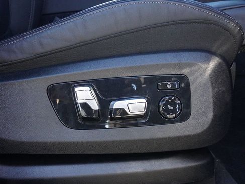 Used 2023 BMW X6 xDrive40i w/ M Sport Package image 31