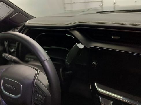 Used 2025 GMC Sierra 2500 Denali Ultimate AWD/4WD image 24