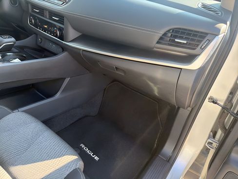 Certified 2024 Nissan Rogue SV AWD/4WD image 17