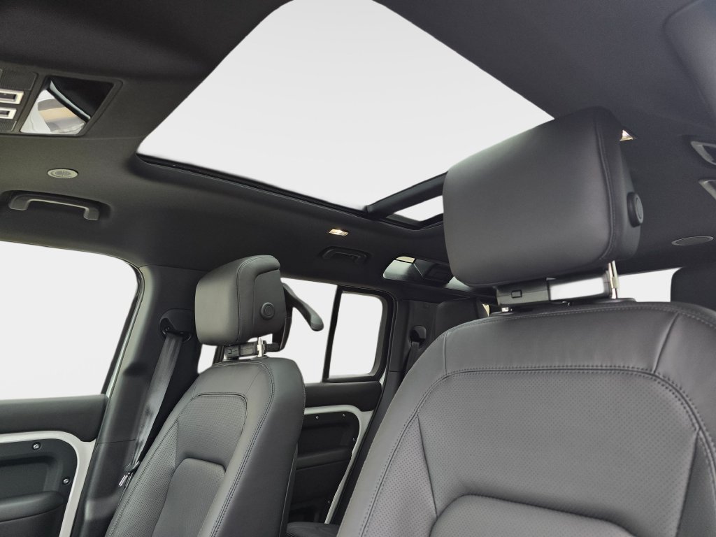 New 2026 Land Rover Defender 110 X-Dynamic SE AWD/4WD image 31