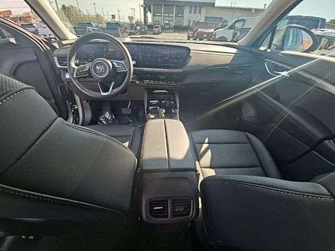 Certified 2025 Buick Envision Preferred AWD/4WD image 18