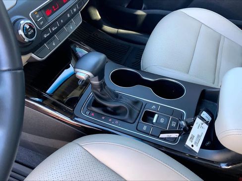 Used 2020 Kia Sorento EX image 16
