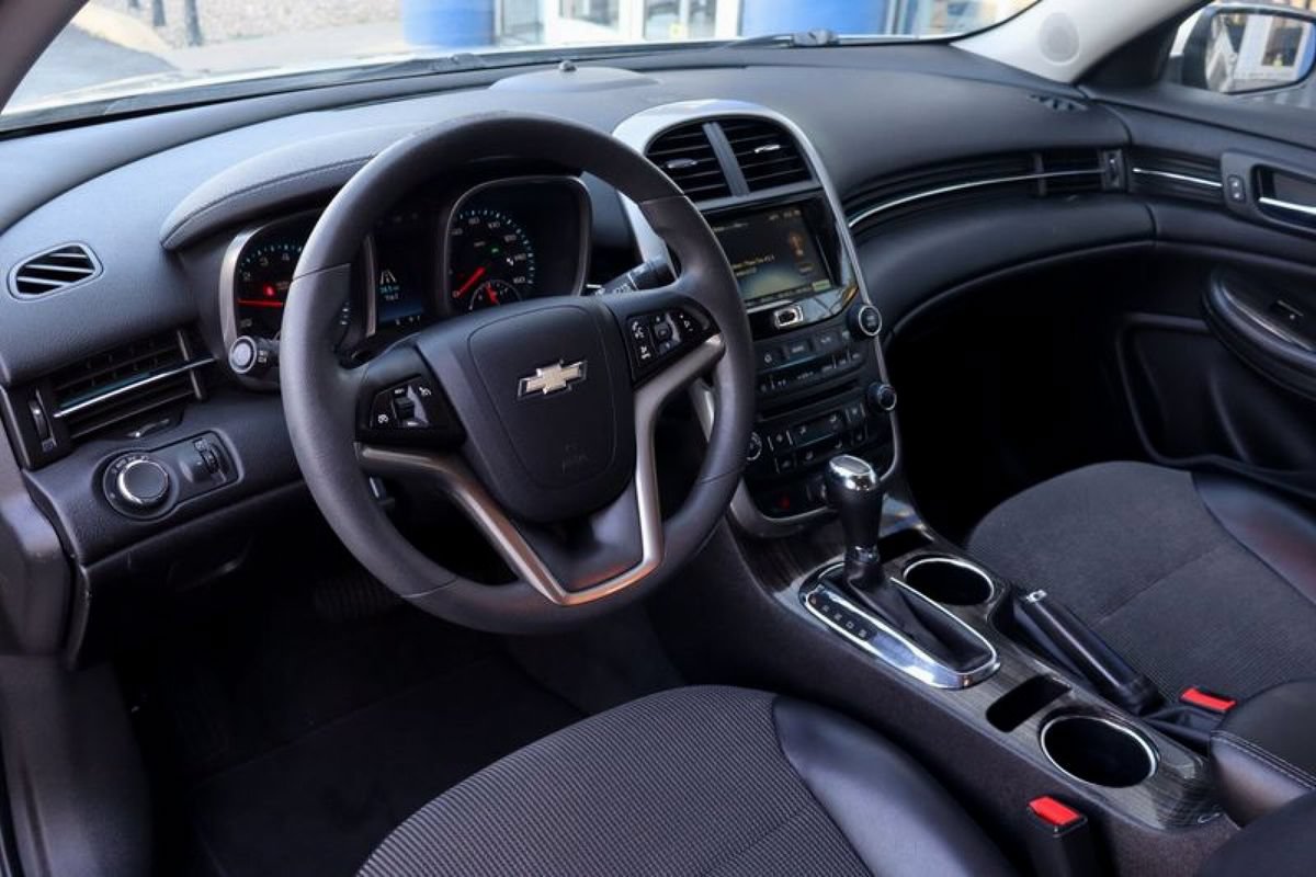 Used 2016 Chevrolet Malibu LT w/ Power Convenience Package FWD image 9