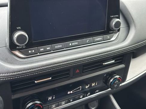 Used 2025 Nissan Rogue SV AWD/4WD image 21