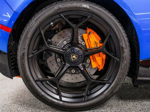 Used 2020 Lamborghini Huracan EVO image 35