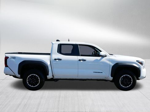 Used 2025 Toyota Tacoma TRD Off-Road AWD/4WD image 8