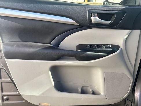 Used 2016 Toyota Highlander XLE image 6