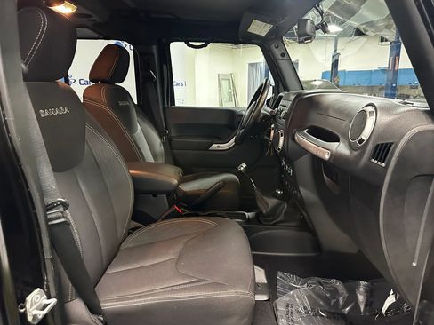 Used 2017 Jeep Wrangler Unlimited Sahara w/ Connectivity Group AWD/4WD image 24