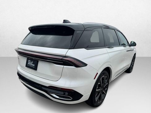 Certified 2024 Lincoln Nautilus Reserve image 5