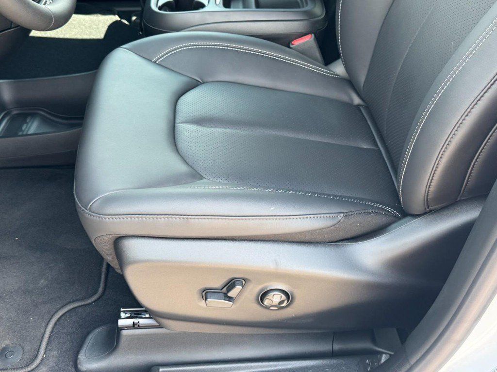 New 2027 Chrysler Pacifica Select FWD image 19