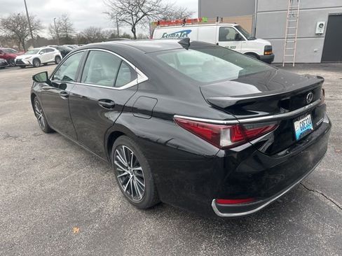Used 2023 Lexus ES 300h w/ Premium Package image 5