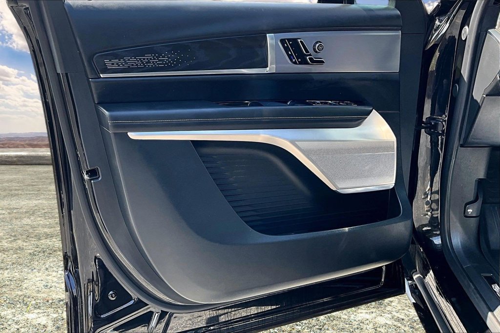 Certified 2026 Cadillac Vistiq Sport w/ LPO, Floor Liner Package AWD/4WD image 20