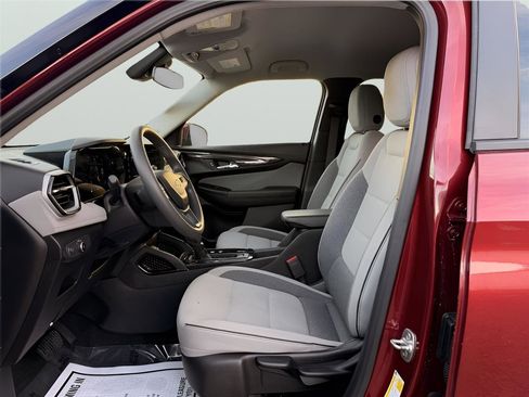 Used 2025 Chevrolet TrailBlazer LT image 12