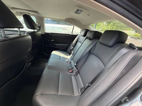 Used 2024 Lexus ES 350 w/ Premium Package FWD image 9