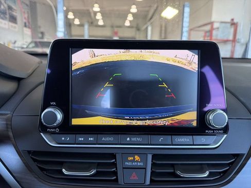 Used 2023 Nissan Altima 2.5 SV FWD image 15