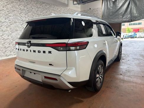 Used 2025 Nissan Pathfinder SL FWD image 7