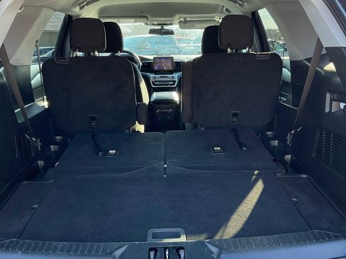 Used 2022 Ford Explorer XLT image 50