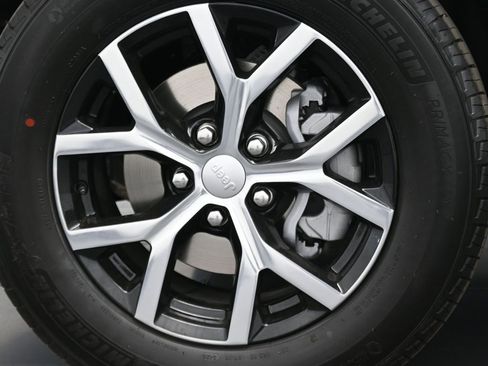 New 2025 Jeep Grand Cherokee Limited image 33