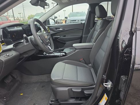 New 2026 Chevrolet Trax LT w/ Driver Confidence Package image 9
