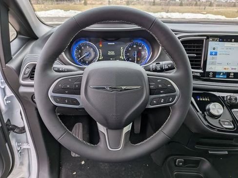 New 2026 Chrysler Pacifica Select image 17